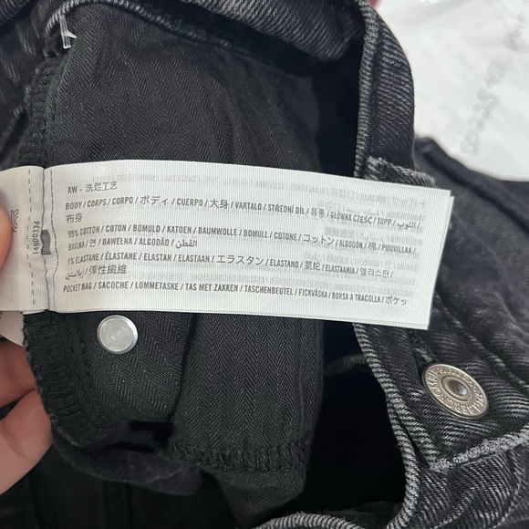 Abercrombie & Fitch The 90’s Relaxed Cutoff Short High Rise Black Size 28 6 - Picture 7 of 7